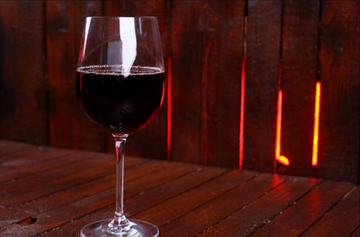 红酒知识丨红酒能用冰箱长期储存吗？
