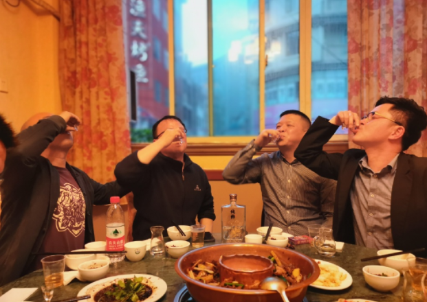 中国各地饮酒习俗，新疆最特别，东北最排场，那北京呢？
