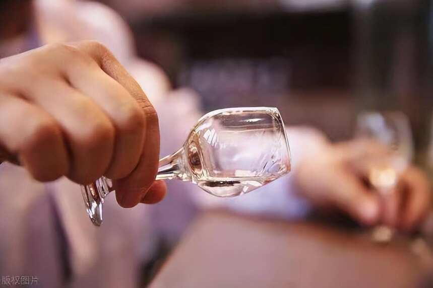 白酒并非时间越长越好 影响酒质的这些因素你知道吗？