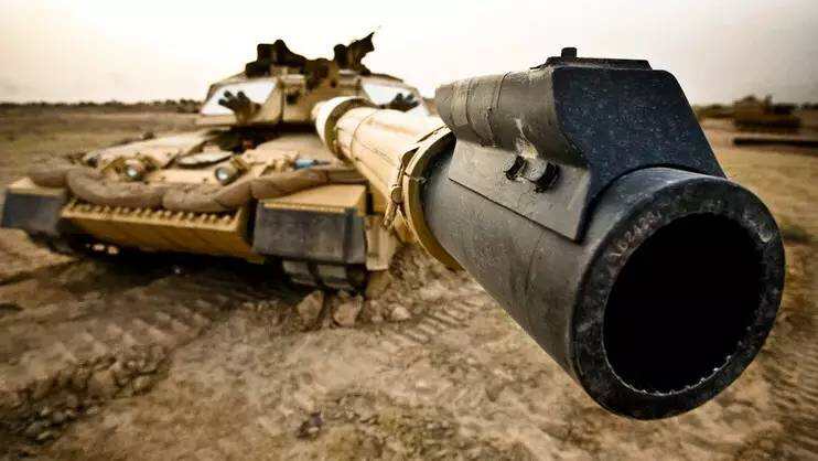 沙袋挡子弹效果那么好，为何不用沙子做成坦克装甲？
