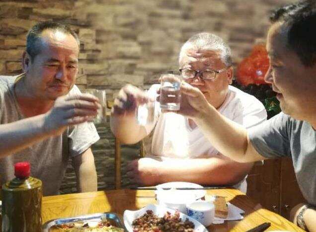 拿酒当水喝！中国最能喝的4个省，新疆A级，山东S级，而它SSS级