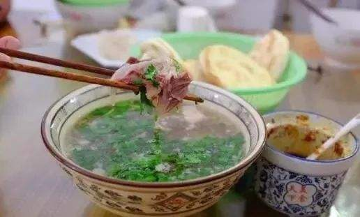 盘点各省特产酒菜搭配，北京铜锅涮羊肉+二锅头，你家乡的呢？