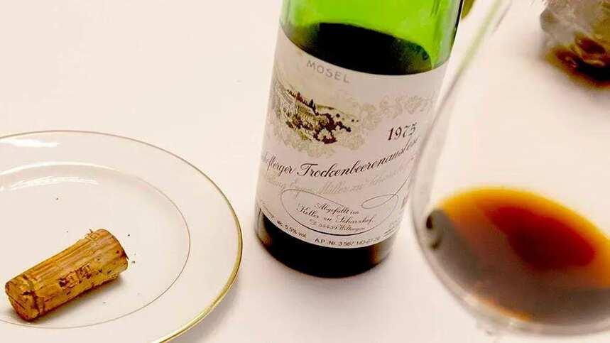 2022全球最贵葡萄酒Top10发布，看完觉得拉菲价格挺亲民的