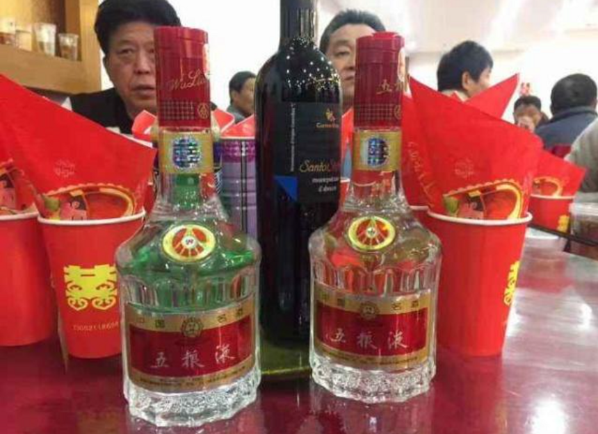 走遍大江南北的李白，一生喝了多少种酒？尤其喜欢产自江苏的酒？