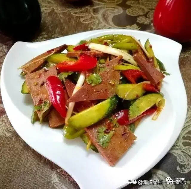 中国最好吃的4道下酒菜，个个经典，老酒鬼：最后一个给肉也不换