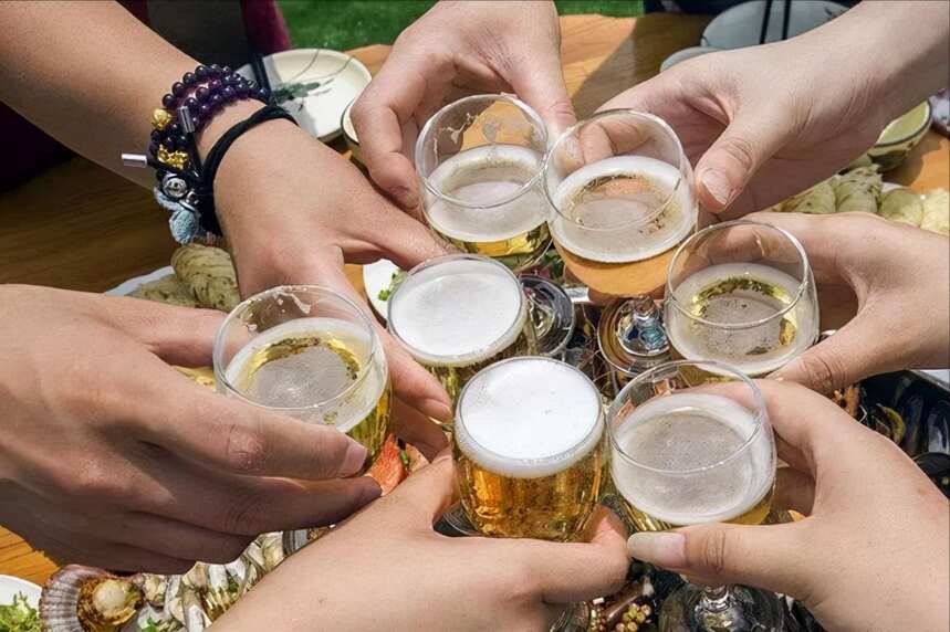 喝酒时，啤酒和白酒混搭更容易醉，这是真的还是只是那么一说？