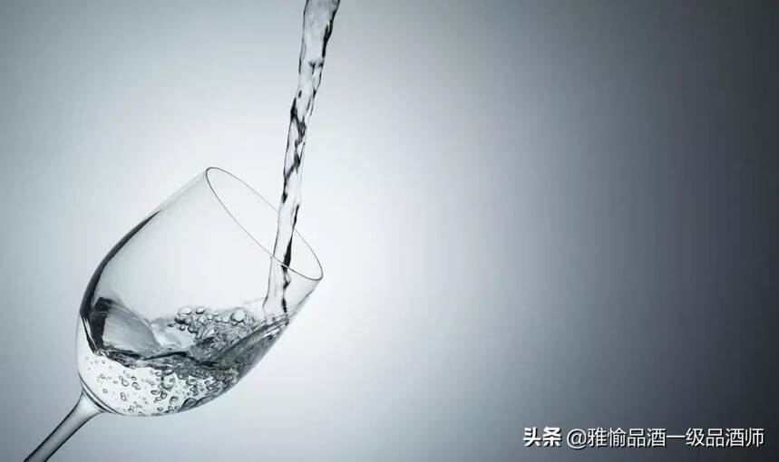 酒是水的魂，水是酒的衣
