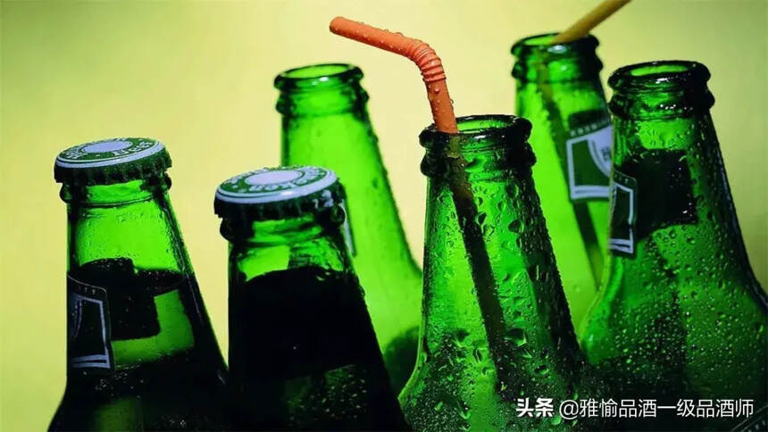 为什么啤酒瓶大多是绿色的，不能做成透明的吗？