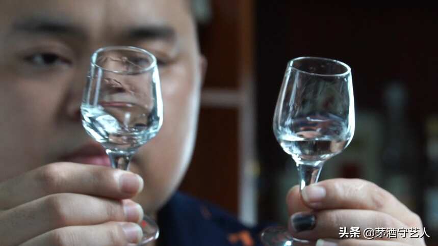 茅酒守艺人品酒：90年代汾酒和宝丰酒，清香型老酒什么味？