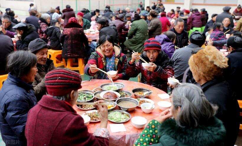 安徽农村办喜宴，一大妈惹得宾客直翻白眼，发生什么了？