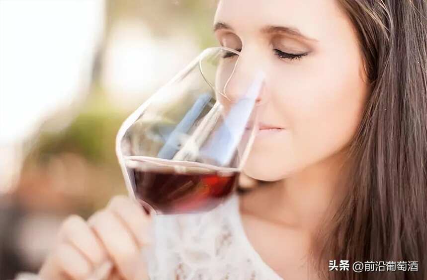 葡萄酒香气混合前的气味有什么特点？混合前气味的种类有哪些？