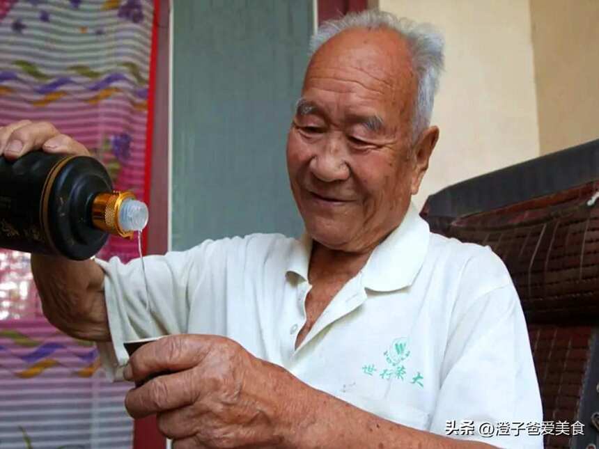 陕西老农，坚持28年每天喝2两白酒，总结3条经验，身体硬朗没毛病