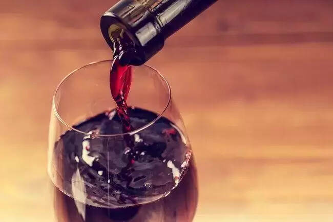 波尔多干红葡萄酒保质期多久（过期的波尔多葡萄酒还能喝吗）