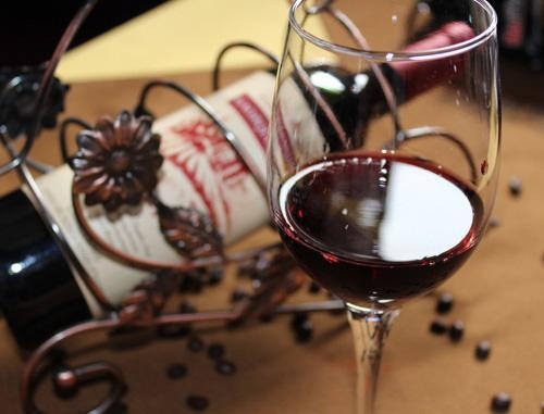 红葡萄酒的工艺流程及操作要点「红葡萄酒的酿制方式及过程简单介绍」