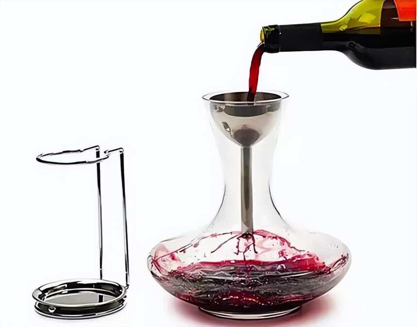 葡萄酒瓶底为什么有凹槽？它有什么作用？