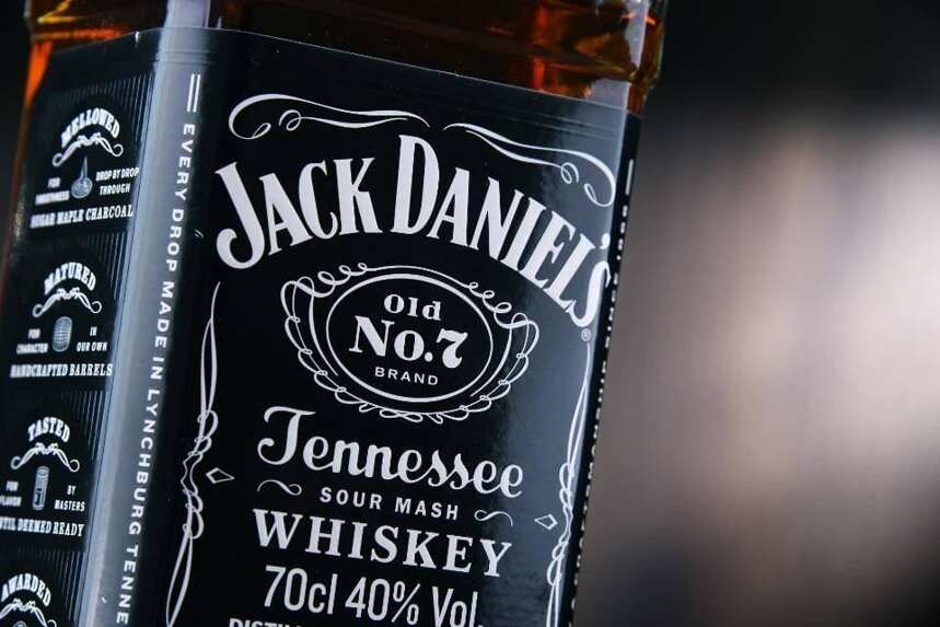 杰克丹尼日销44万瓶，黑瓶为啥能火153年？