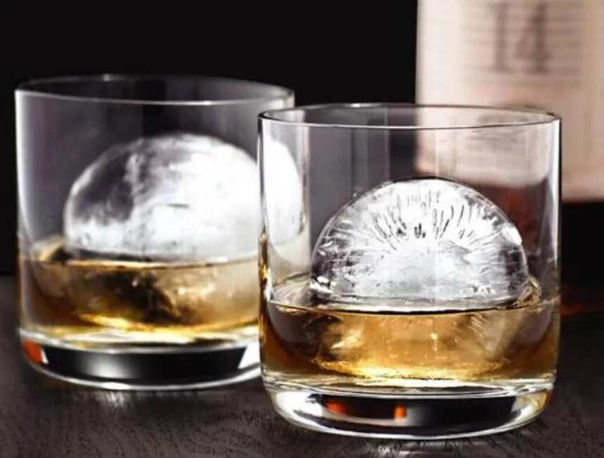 饱受争议的“水割”饮法，能否突出了威士忌中的芳香和甘甜？