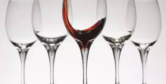 美国公司设计出能收集葡萄酒中沉淀物的酒杯