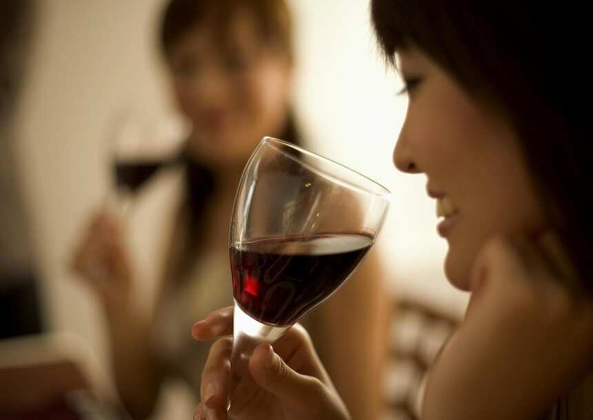 品酒时，形容酒体的“饱满”、“轻盈”是什么意思？