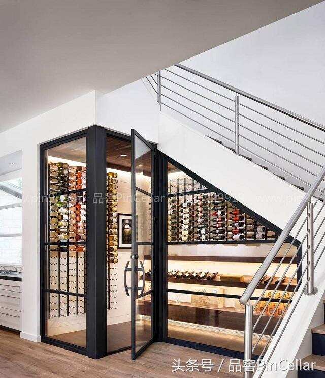 楼梯间酒窖
