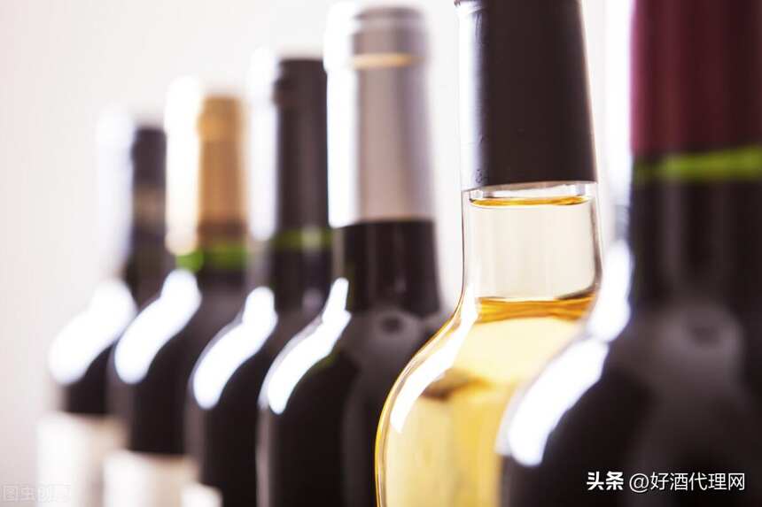 红葡萄酒和白葡萄酒有什么区别，哪个好喝？