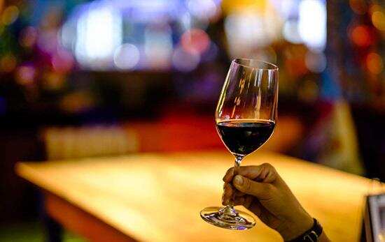 红酒的养生功效，每天一杯，喝出健康，喝出长寿