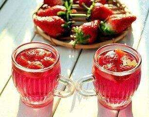 果酒技术：草莓果酒的酿制方法，看着就想喝