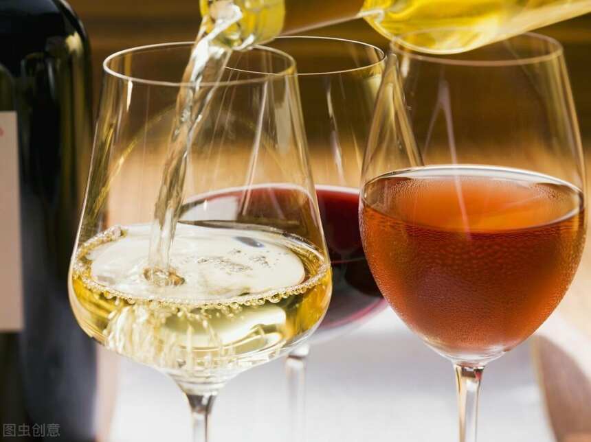 都是葡萄酒，红葡萄酒和白葡萄酒究竟有什么不同？