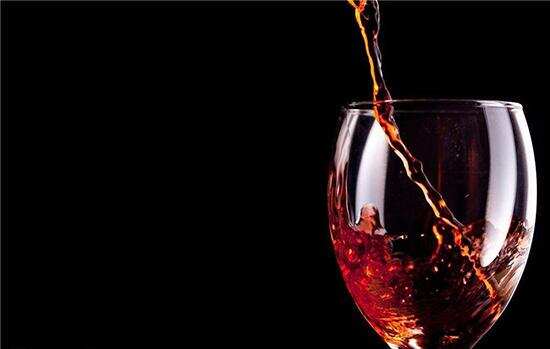 红酒的养生功效，每天一杯，喝出健康，喝出长寿