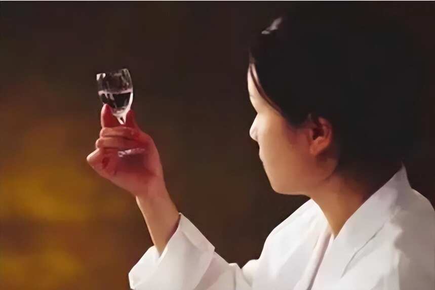 白酒“固态发酵”与“液态发酵”的区别