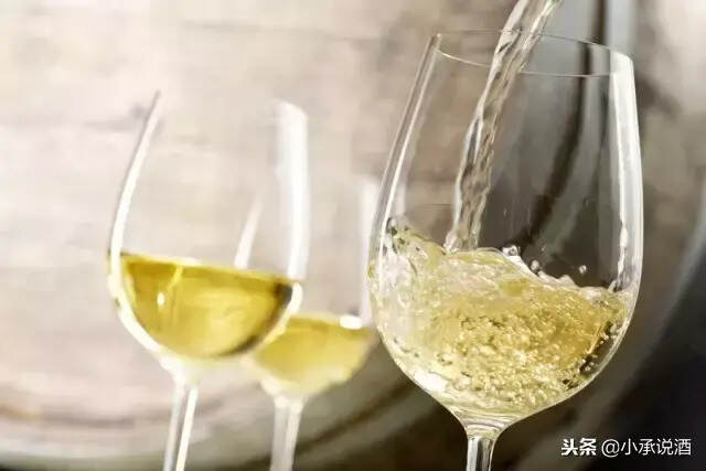 白酒、红酒、黄酒、绿酒、橙酒、灰酒和黑酒有什么区别？