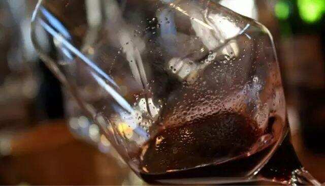 葡萄酒过期对人体有影响吗？没喝完如何保存？