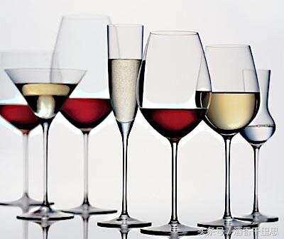 红葡萄酒和白葡萄酒哪个更好喝？