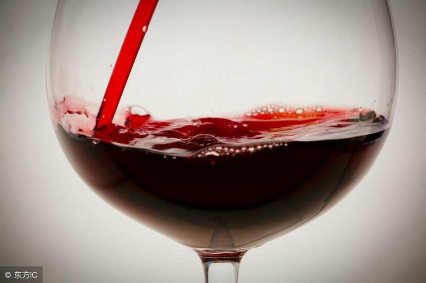 葡萄酒中奇怪的沉淀物是什么？能喝吗？