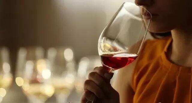 世界著名品酒师是如何判断一款红酒的品质