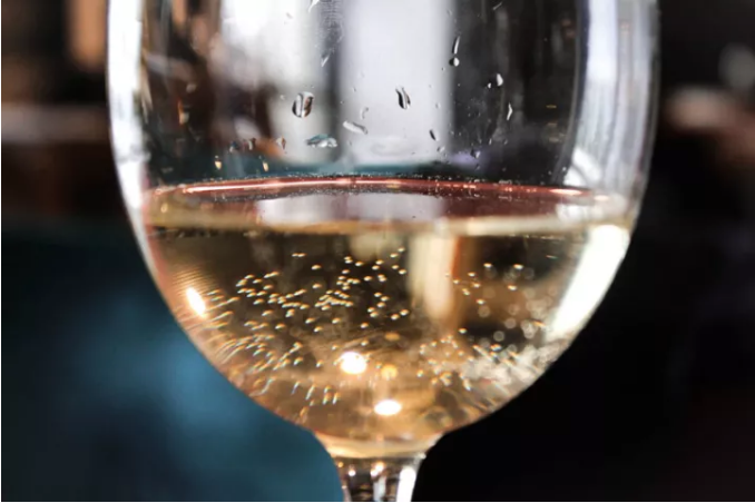 同样是葡萄酒，是什么原因导致了酒精度的差异呢？