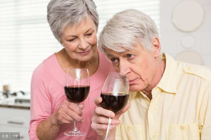 老人适合喝红酒吗？