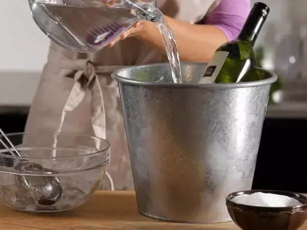 简单5步，学会用冰桶正确冰镇葡萄酒