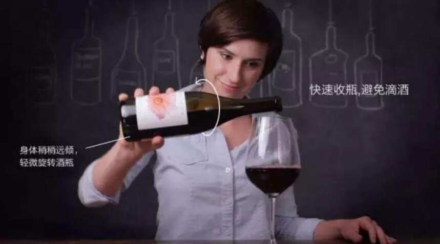 赵薇为市长倒红酒细节被称赞专业，你学会了吗？