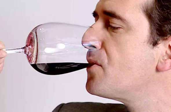 如何判断一瓶开过的葡萄酒是否变质？