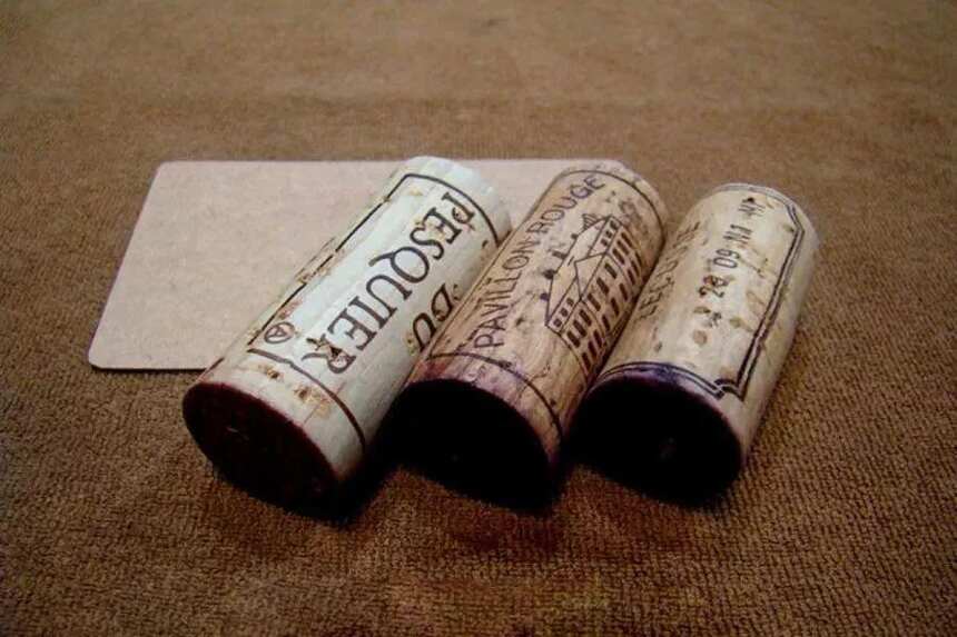 开瓶后的软木塞，透露出葡萄酒哪些信息？