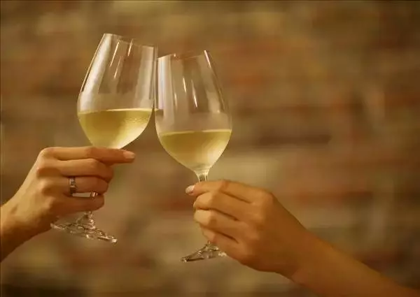 葡萄酒和酒杯也需要一夫一妻制，别乱点鸳鸯谱了哦！