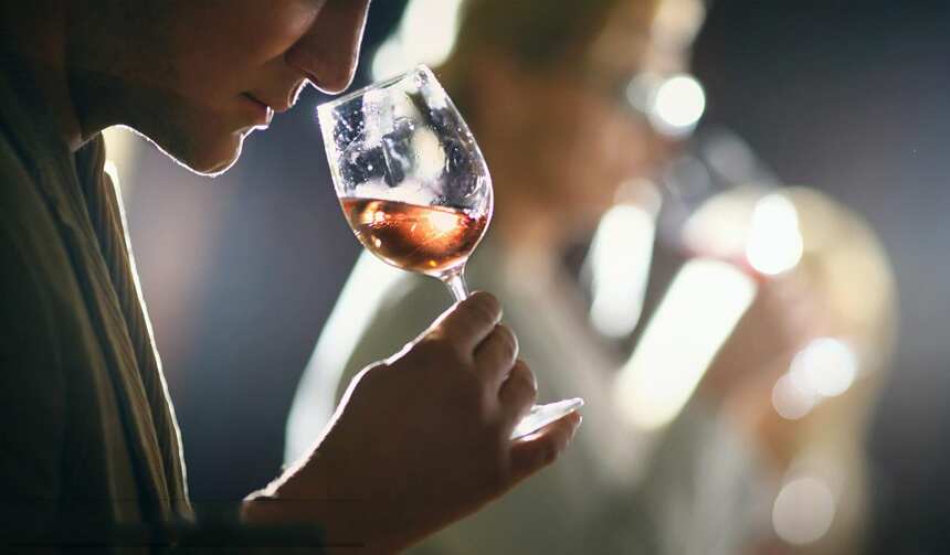 葡萄酒和红酒的辨别方法