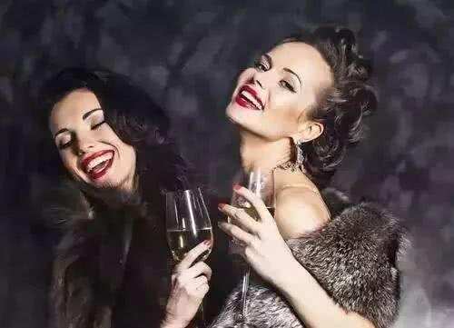 两个女人，一个每天喝葡萄酒，一个坚持素食，结果没想到！