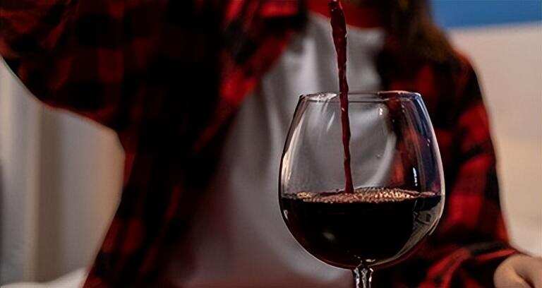 如何识别葡萄酒中的果香之斯大林阿古娜萨别拉维半甜红葡萄酒