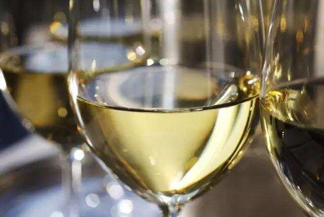 葡萄酒过期对人体有影响吗？没喝完如何保存？