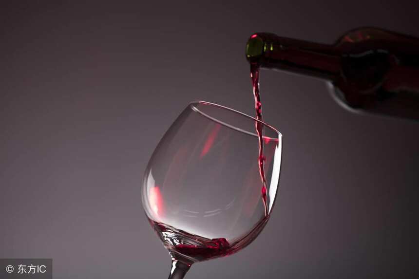 葡萄酒中奇怪的沉淀物是什么？能喝吗？