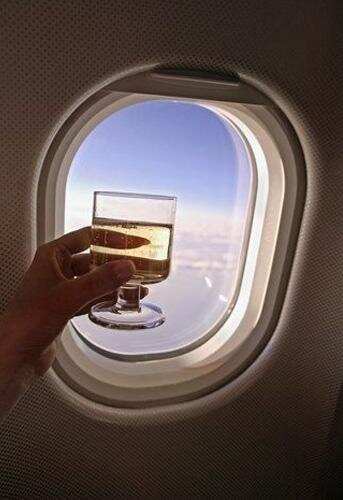 关于飞机上的葡萄酒