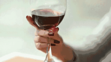 为什么女人会觉得红酒能养颜？还不如睡个觉