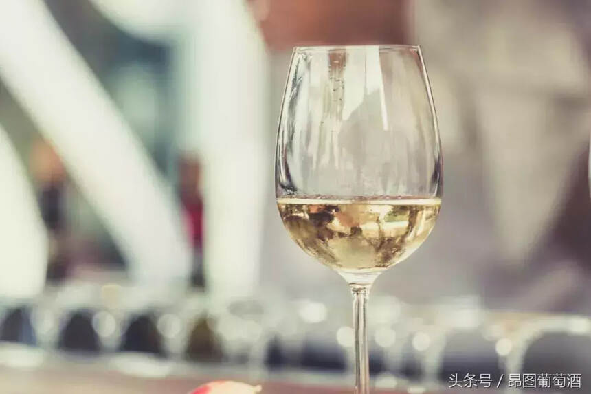 老外喝酒与中国人喝酒的9大区别，哪种方式更值得提倡？